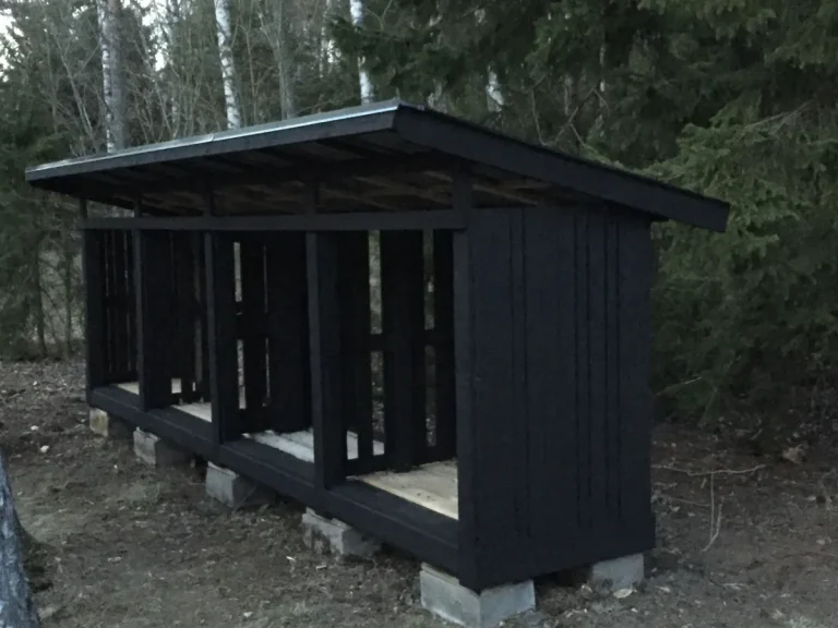 bygga vedskjul av lastpallar